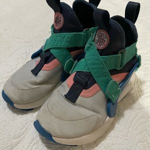 Kids Nike Huarache City used shoes